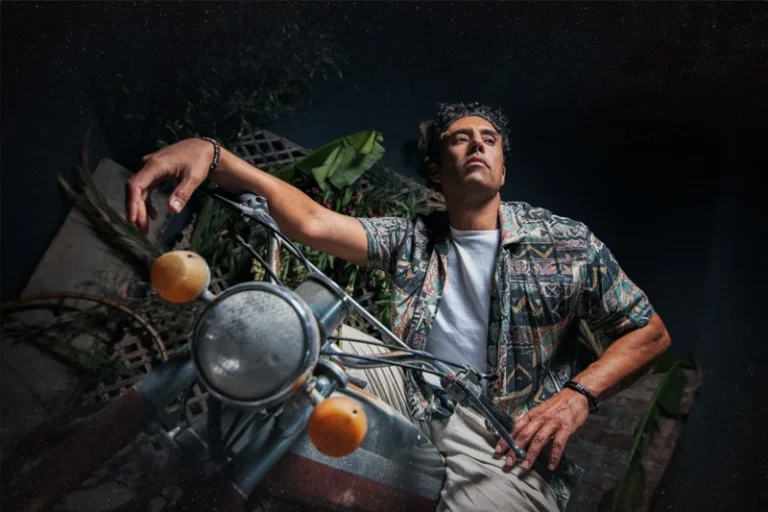 سلطان يجوب 3 قارات بألبوم « أطلس »