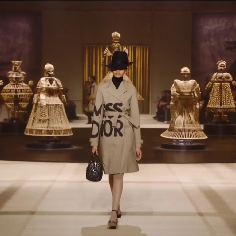 مجموعة ديور لموسم خريف وشتاء 2024-2025 تجمع بين البرجوازية والبساطة