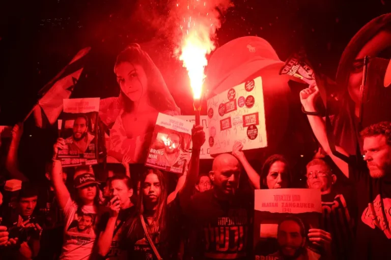 اعتقالات بحيفا ومسؤول إسرائيلي كبير « يوبخ » عائلات الأسرى