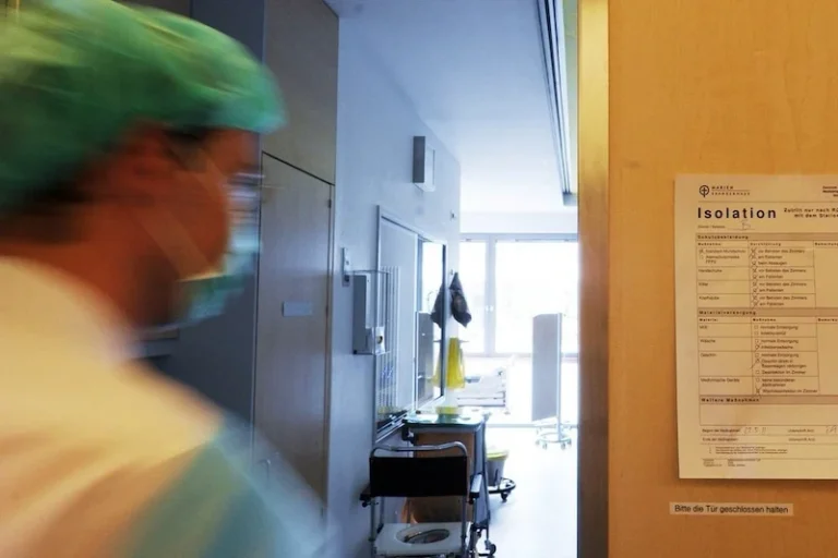 مستشفيات أوروبية تتنافس على تغطية الخصاص بجلب أطر طبية من المغرب