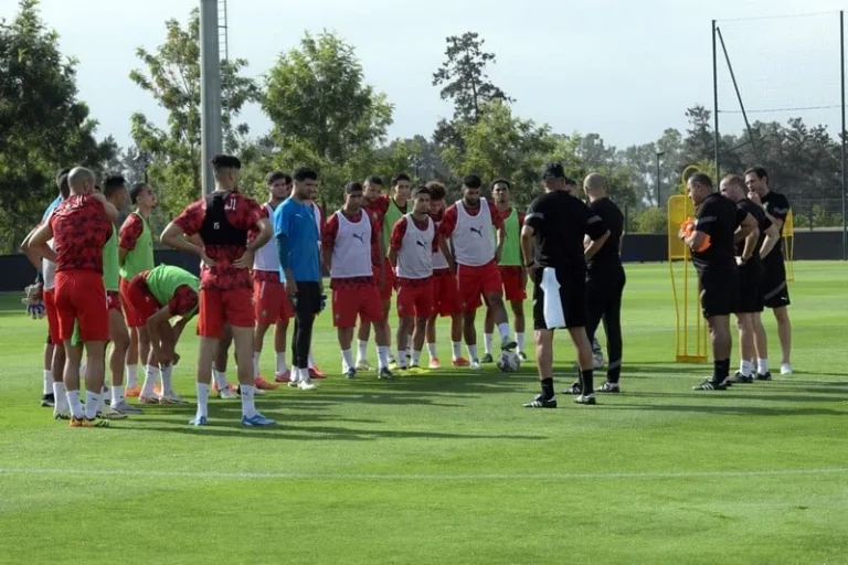 الركراكي ينتظر انضمام دياز وبنعبيد إلى تشكيلة المنتخب المغربي