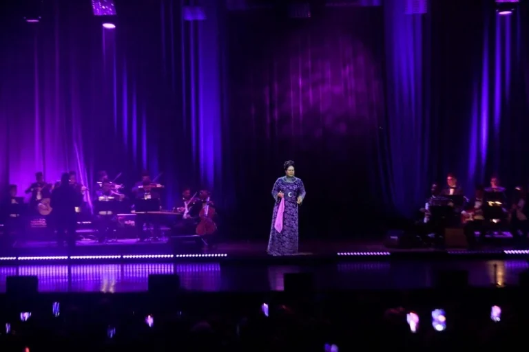 مهنيون: حفلة أم كلثوم « الهولوغرامية » تدعم الصناعة الثقافية في المغرب