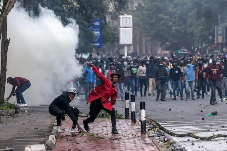 رئيس كينيا يستعد للتواصل مع المتظاهرين