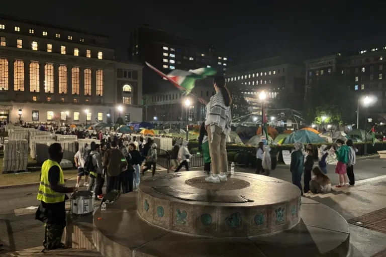 بين الكمامة والتكميم.. لماذا تريد حاكمة نيويورك حظر تغطية الوجه؟