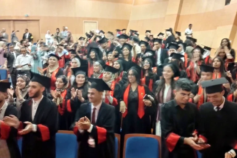 معهد الصحة بسطات يحتفي بالمتخرجين