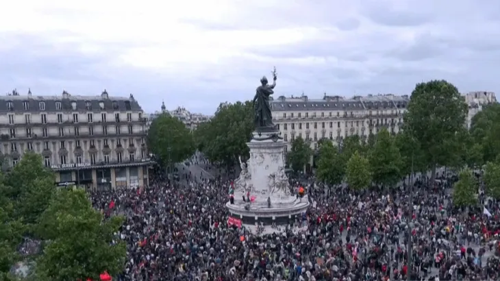 انتخابات فرنسا.. انسحاب عشرات المرشحين لعرقلة اليمين وعواصم عالمية تراقب