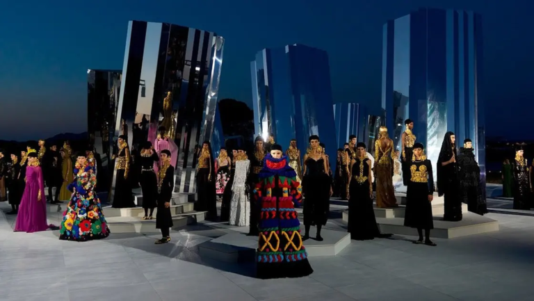 دولتشي غابانا يبرزان تراث سردينيا في عرض ألتا مودا 2024 بموقع نورا الأثري