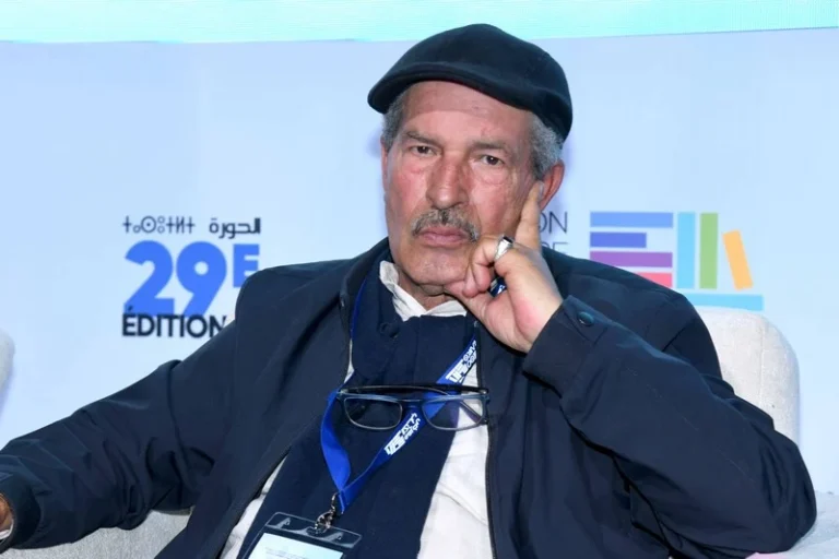 يقطين يتوسط لجنة جائزة سرد الذهب