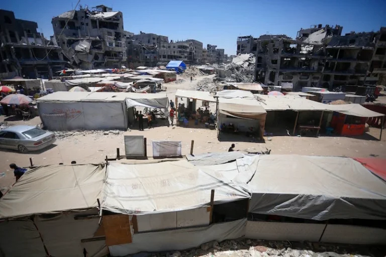 الإمارات توزع أغذية في خان يونس