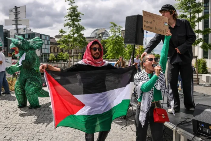 2154787553-1723346221