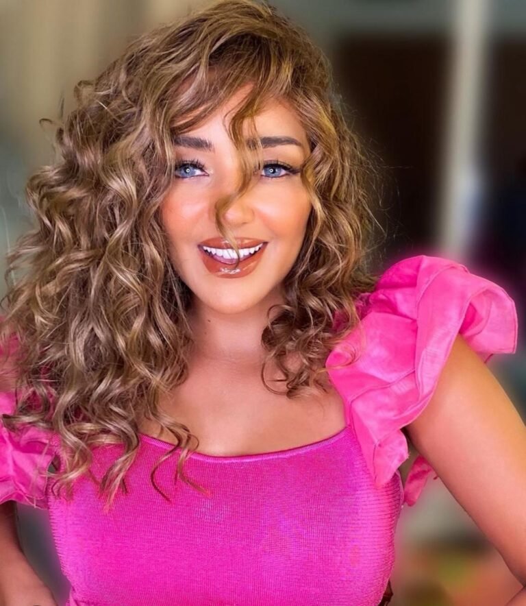 « مجنون » تجمع جميلة البدوي بنجم هندي