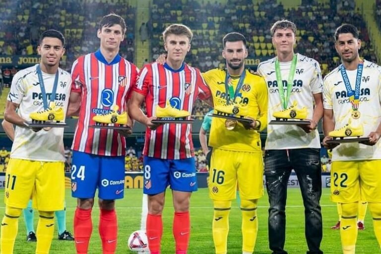 فريق فياريال يحتفي بالمغربي أخوماش