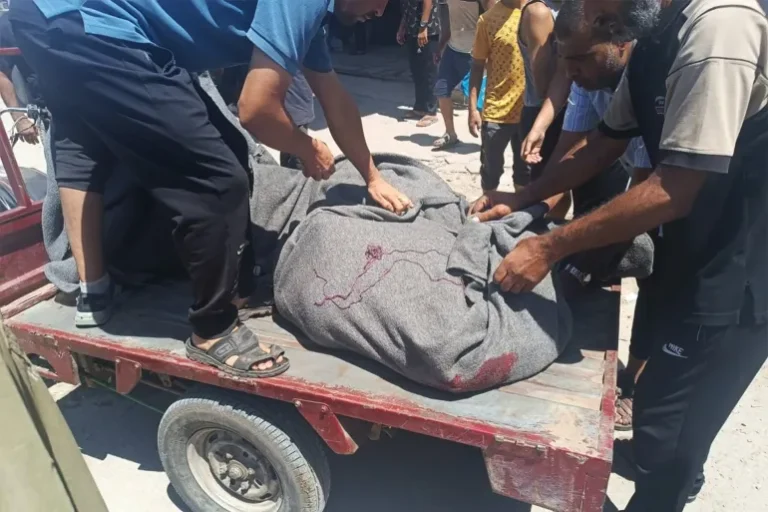 الاحتلال يرتكب مجزرة بمخيم ويلوح بتوغل جديد في خان يونس