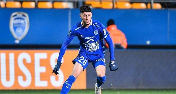 الشاذلي يوقع عقد الانتقال إلى الوداد