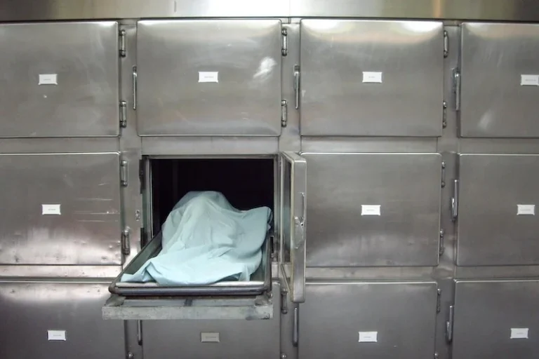 المحيط يلفظ جثة شاب قرب بوزنيقة