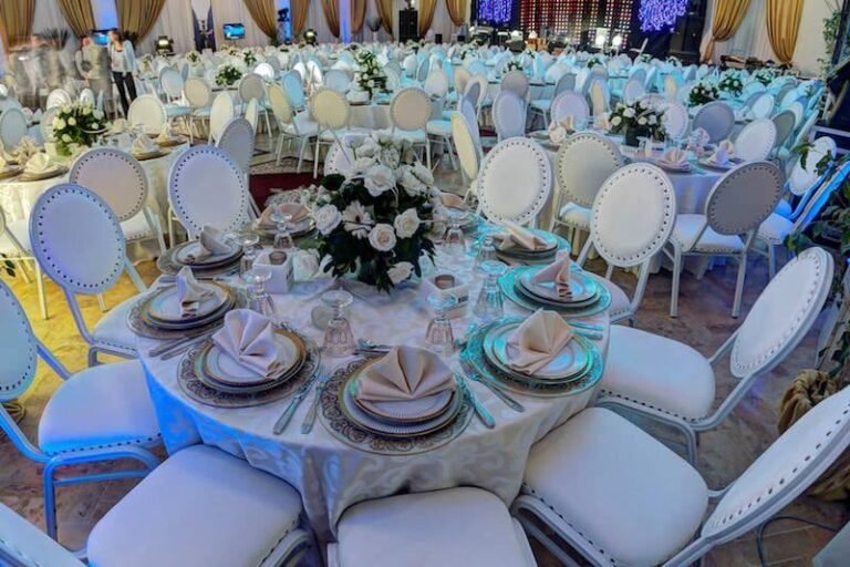 فيلات تفتح الأبواب للأعراس .. وقاعات الحفلات تطلب تحرك السلطات