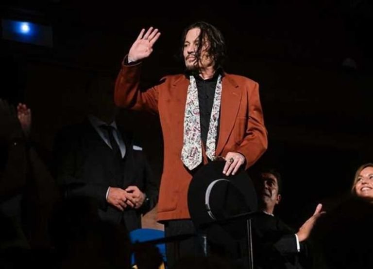 جوني ديب يعود للإخراج في مهرجان سان سيباستيان بعد غياب 27 عاما