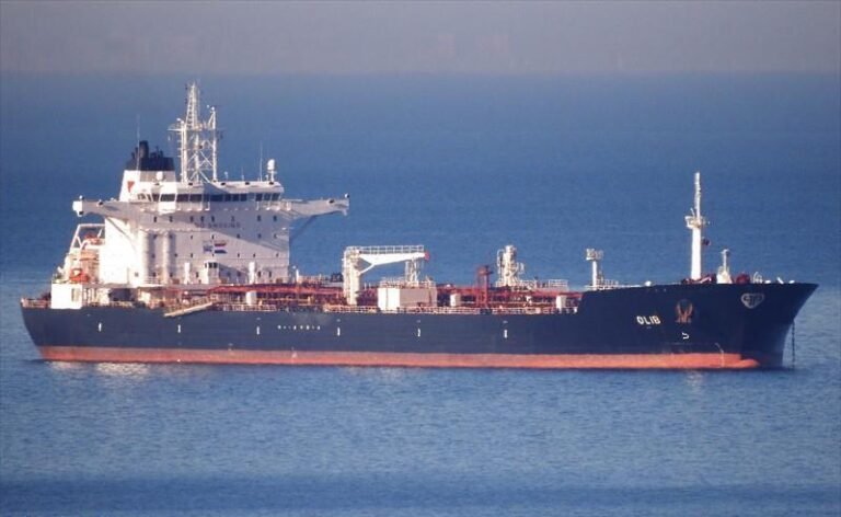 « البحري » تؤكد سلامة ناقلتها « أمجاد »