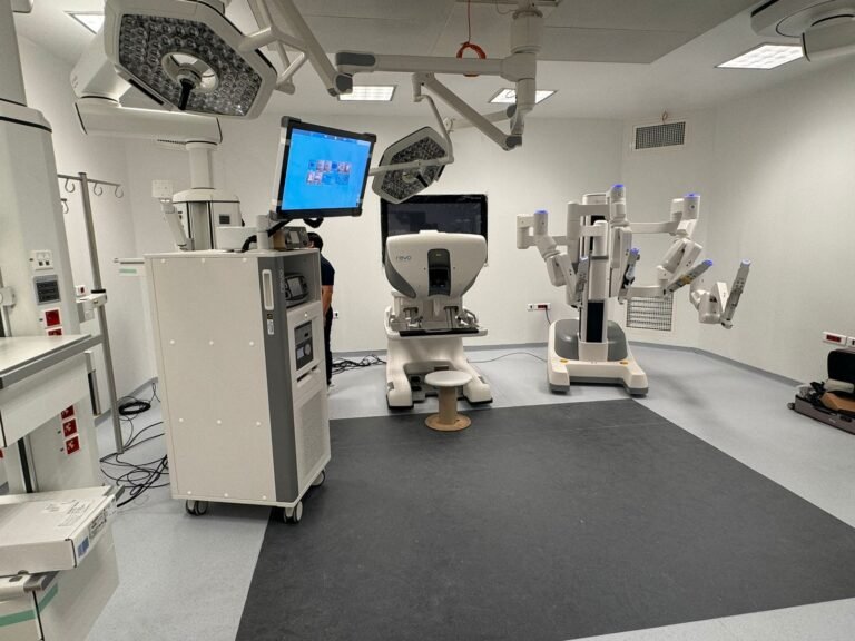 المغرب أول دولة إفريقية تعتمد الروبوت الجراحي « ريفو I » في أكادير