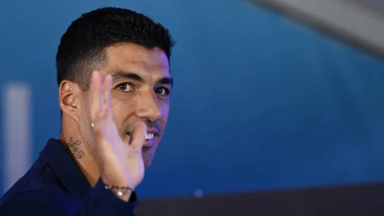 لويس سواريز يعلن اعتزاله اللعب الدولي ويودع منتخب أوروغواي