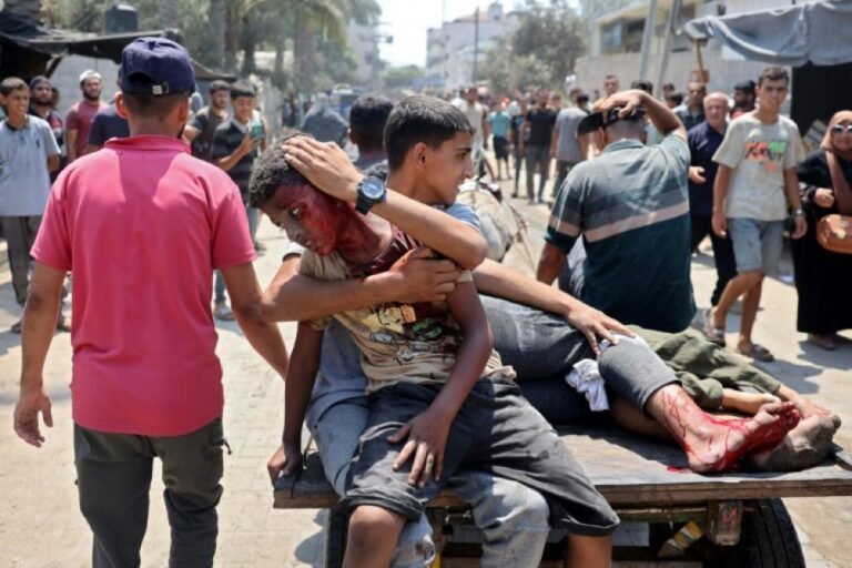 شهداء في قصف مكثف على غزة