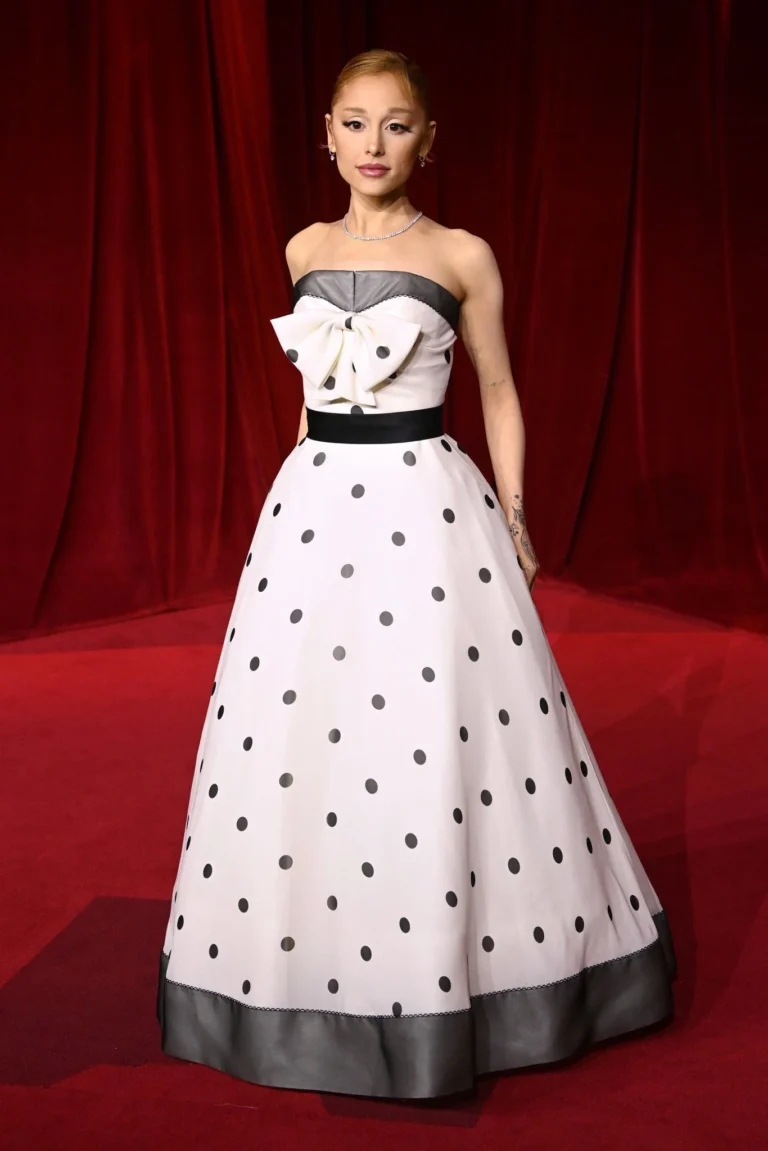 أريانا غراندي تتألق بإطلالة كلاسيكية خلال حفل متحف الأكاديمية 2024