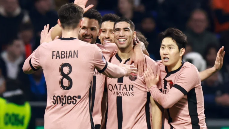 أشرف حكيمي يقود باريس سان جيرمان للفوز على أولمبيك ليون