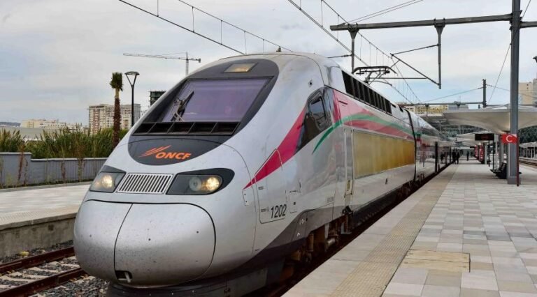 فرنسا تموّل شراء 18 قطارًا فائق السرعة للمغرب