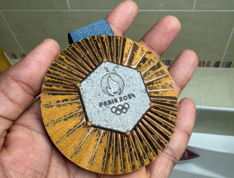 220 طلبًا لاستبدال الميداليات التالفة من أولمبياد باريس