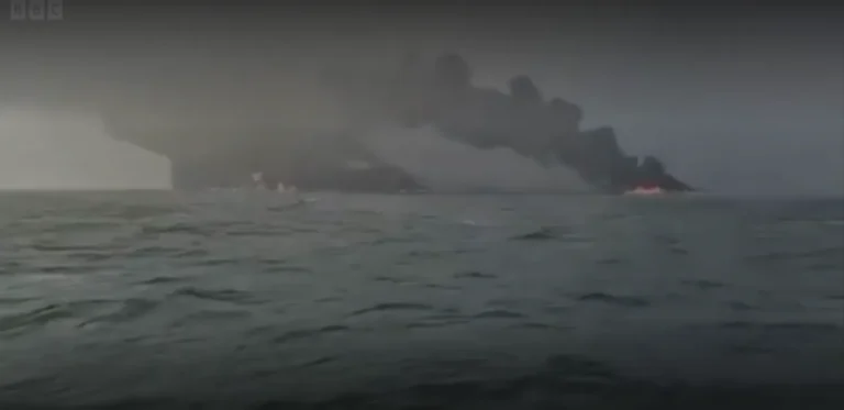 تصادم ناقلة نفط وسفينة شحن قبالة سواحل بريطانيا