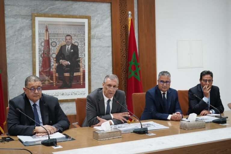 والي مراكش يترأس اجتماعاً لمناقشة المخطط التنظيمي لحركة السير في جامع الفنا