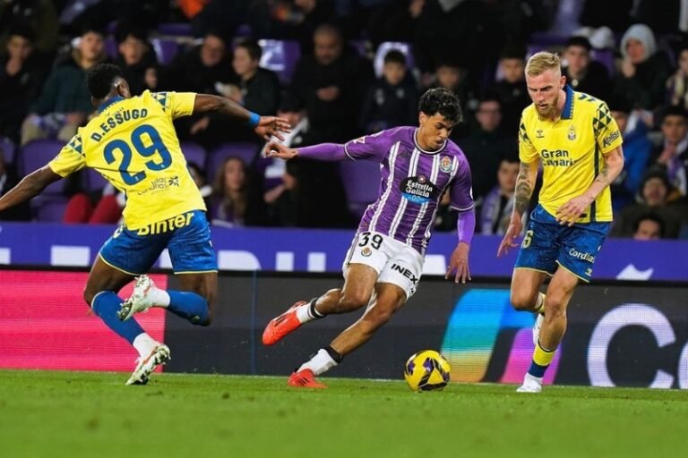 أيوب بوعدي وآدم أزنو ضمن أفضل المواهب الشابة في كرة القدم العالمية