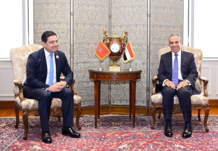 ناصر بوريطة يجري بالقاهرة مباحثات مع نظيره المصري