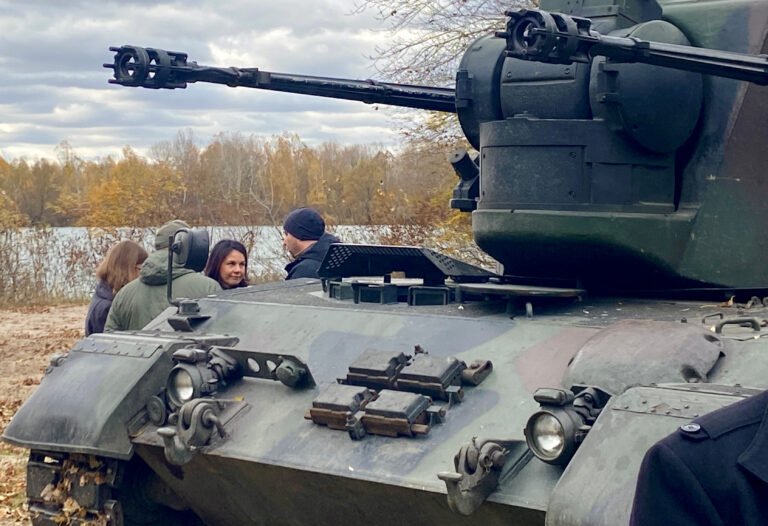 فرنسا ستزود أوكرانيا بمدرعات وصواريخ مضادة للطائرات وذخائر يُتحكم فيها عن بعد