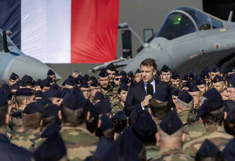 ماكرون يعلن عن إضافة 40 طائرة رافال لتعزيز الردع النووي