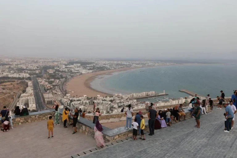 اعتداء على سائحيْن يوقف شخصين