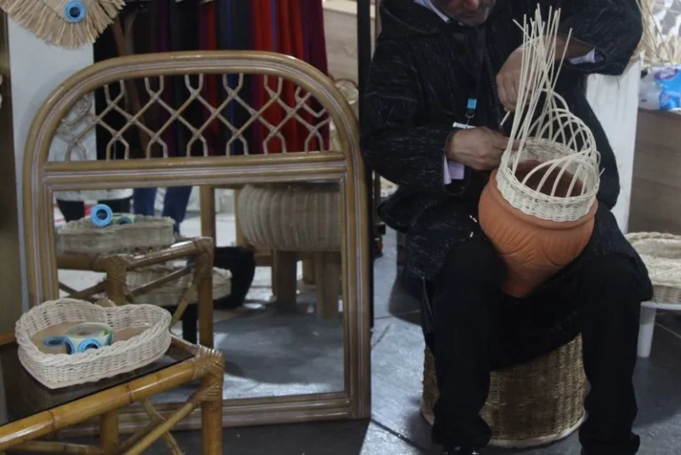 الحرف التقليدية تحيي « عيد الشغل » تحت تهديدات الذكاء الاصطناعي