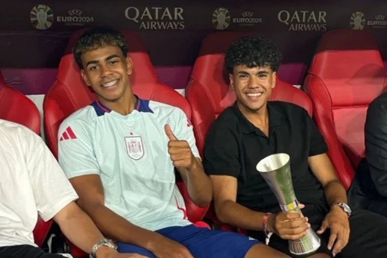 أزنو يشيد بلامين يامال بعد فوز برشلونة