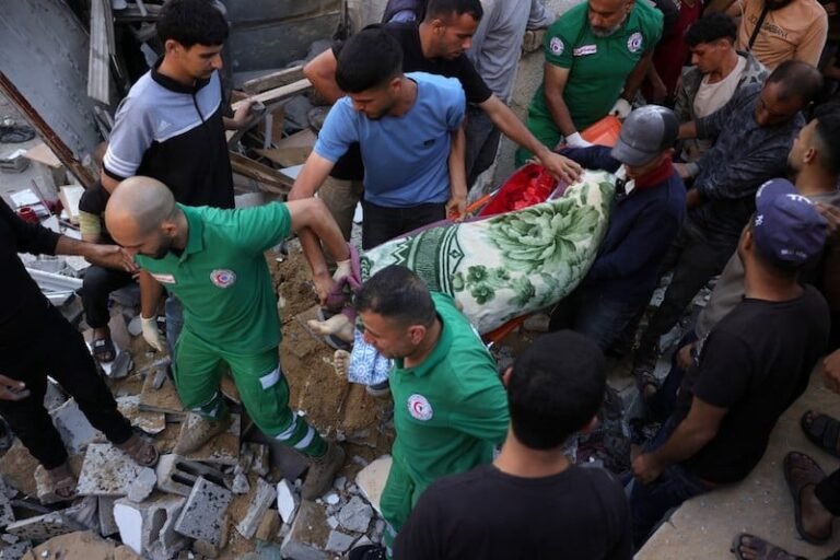 غارات إسرائيل تخلف 8 قتلى في غزة