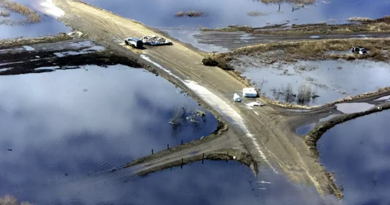 ذوبان التربة المتجمدة في سيبيريا: التلال الثلجية تهدد البنية التحتية
