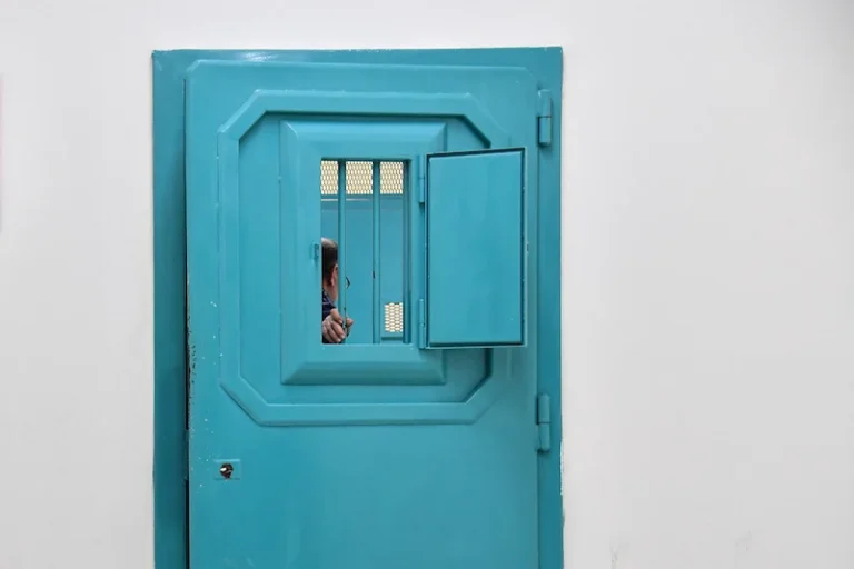 الرشوة تدين نائب رئيس جماعة بالناظور