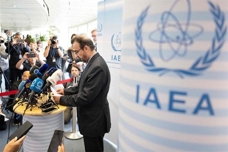 إيران تعلّق تعاونها مع الوكالة الدولية للطاقة الذرية