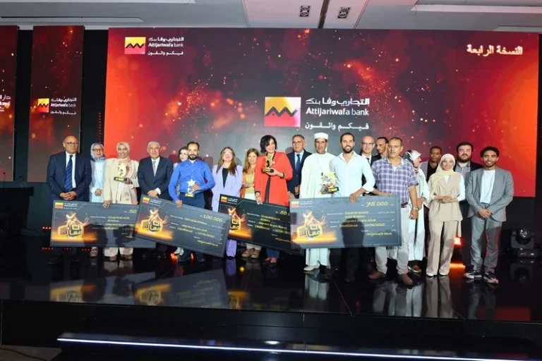 التجاري وفا بنك يقدم جوائز « أنا معاك »