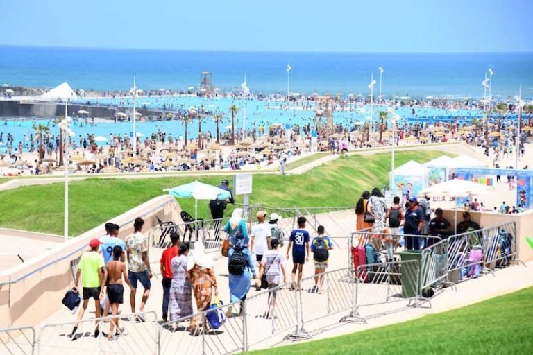 حرارة مرتفعة مع زخات رعدية محتملة