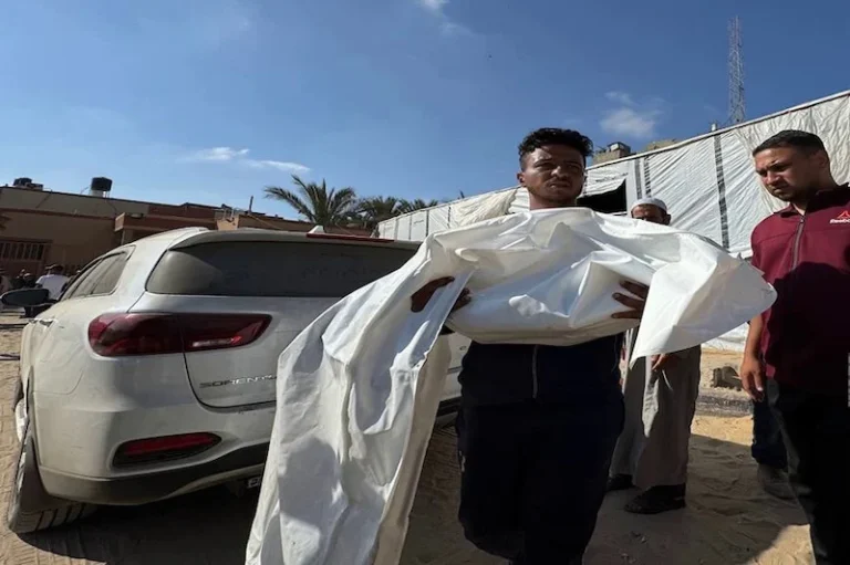 مقتل 44 فلسطينيا بقصف إسرائيلي