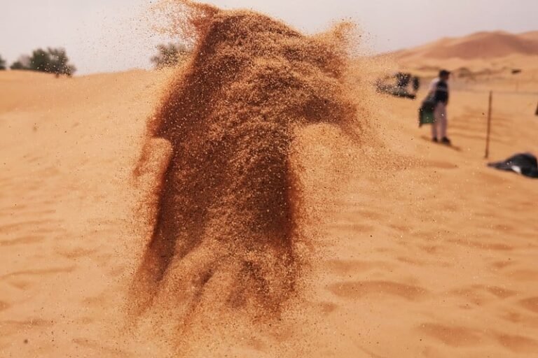 « انطلاقة تدريجية » ترافق إقبال المغاربة على الحمامات الرملية بصحراء مرزوكة