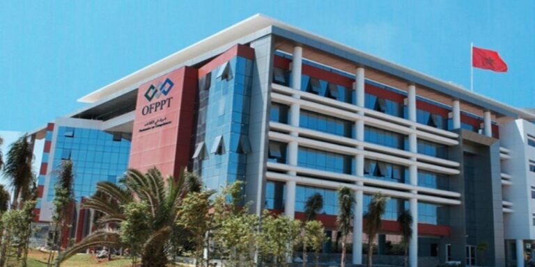 فاس: عرض أزياء إبداعي يحتفي بالأزياء الأمازيغية في معهد OFPPT