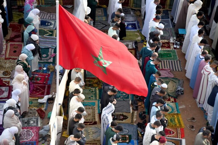 الإهابة الملكية بتفادي « ذبح الأضحية » تلفت الأنظار إلى الجالية المغربية