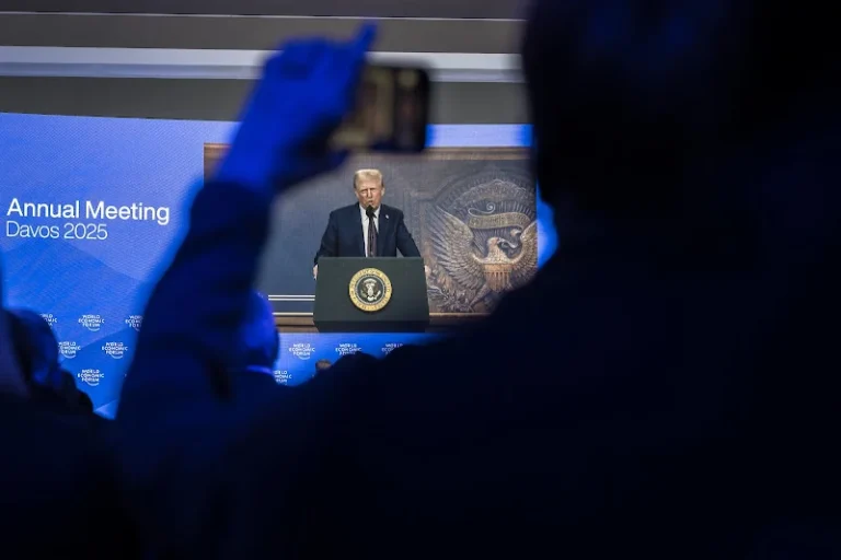 ترامب يدعو إلى طرد صحافيين « فورا »