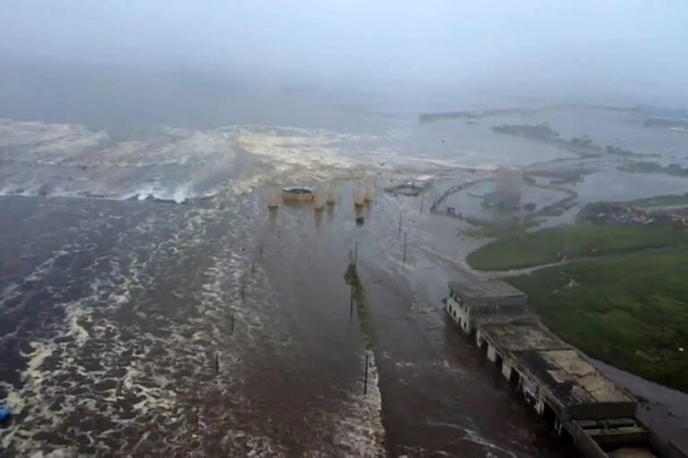 زلزال بقوة 8.8 درجات يُطلق إنذارات تسونامي في المحيط الهادئ